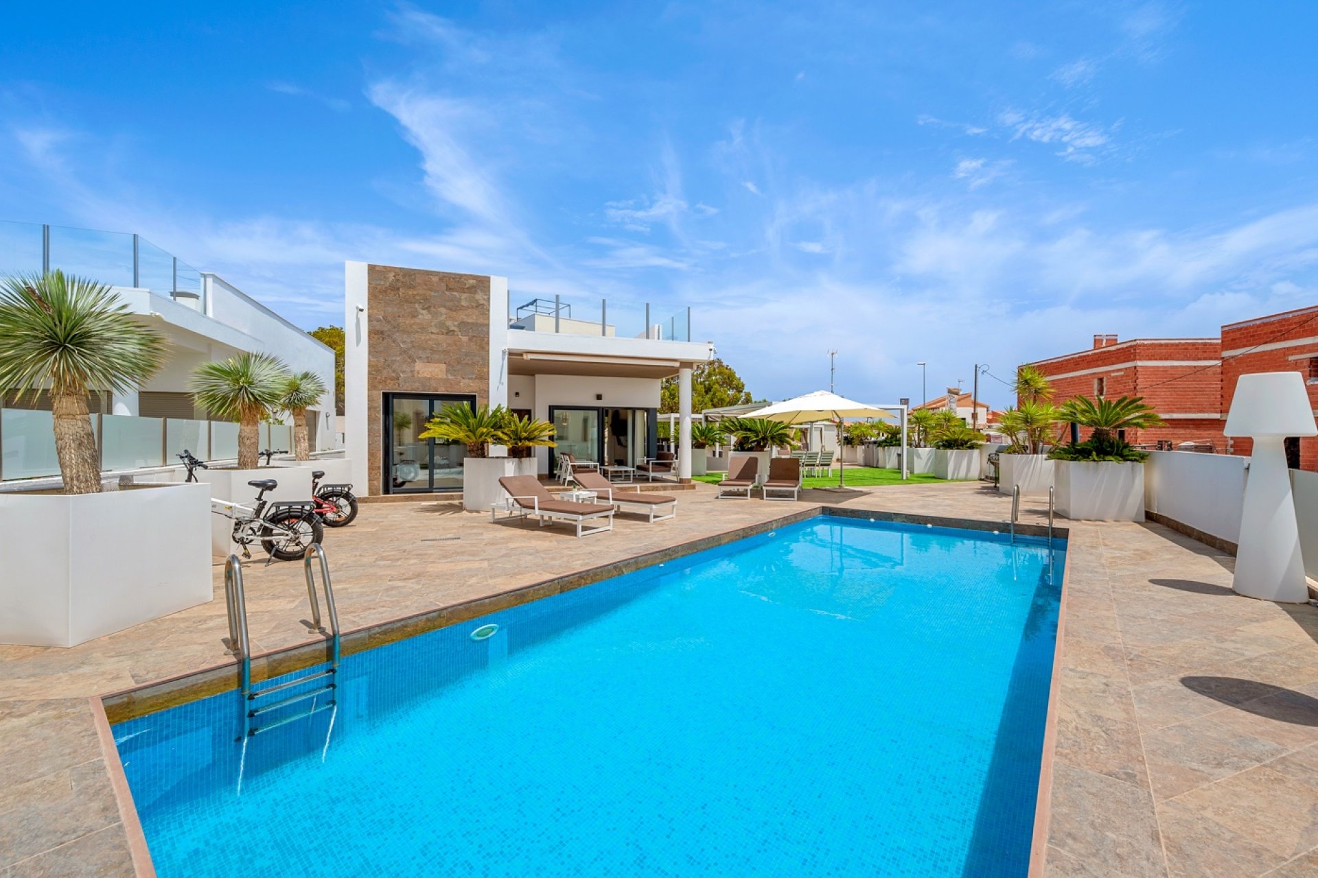 Resale - Villa -
Orihuela Costa - Villamartin