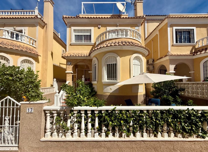 Resale - Villa -
Orihuela Costa - Villamartin