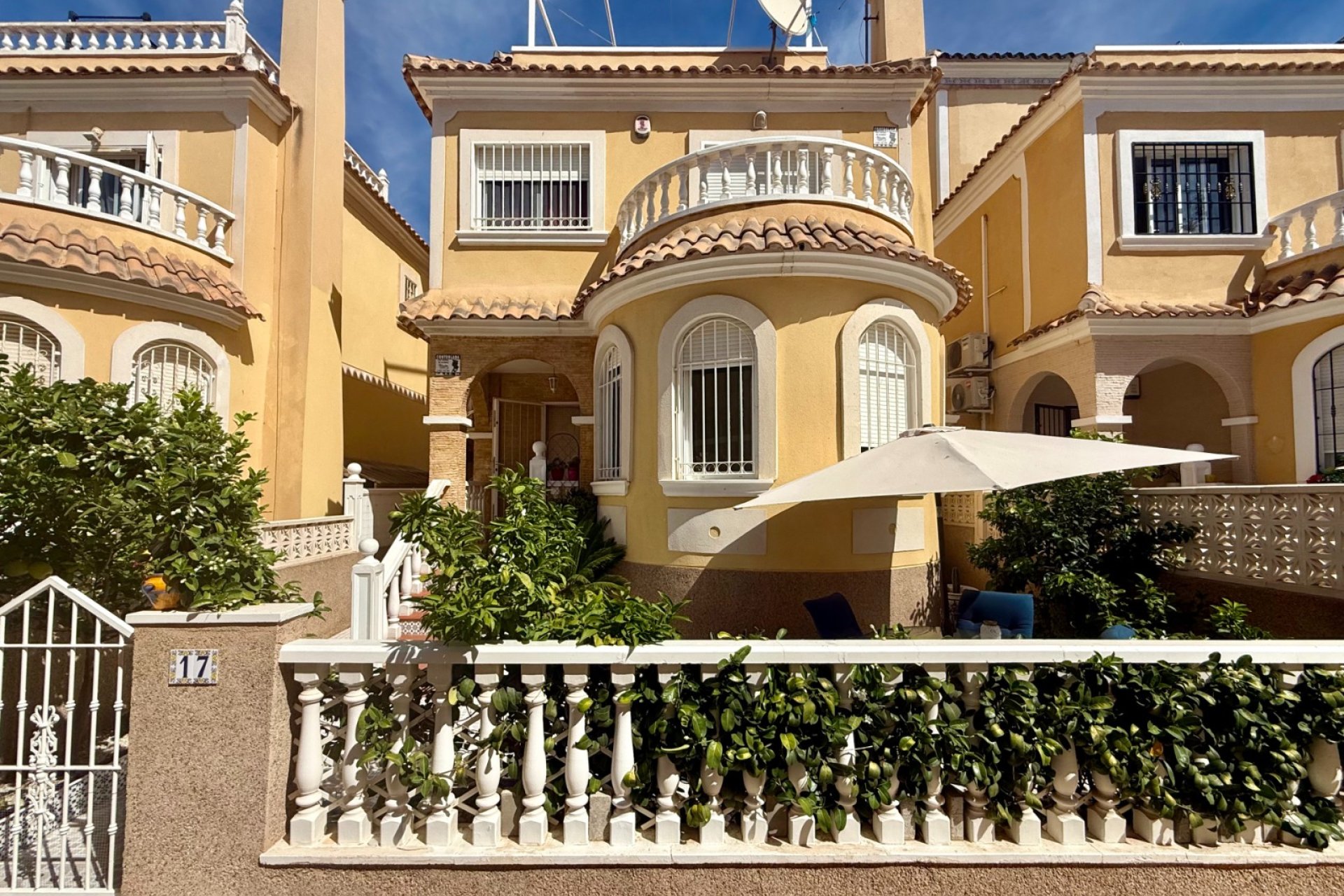 Resale - Villa -
Orihuela Costa - Villamartin