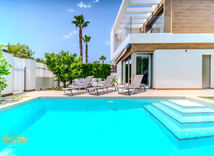 Resale - Villa -
Orihuela Costa - Villamartin
