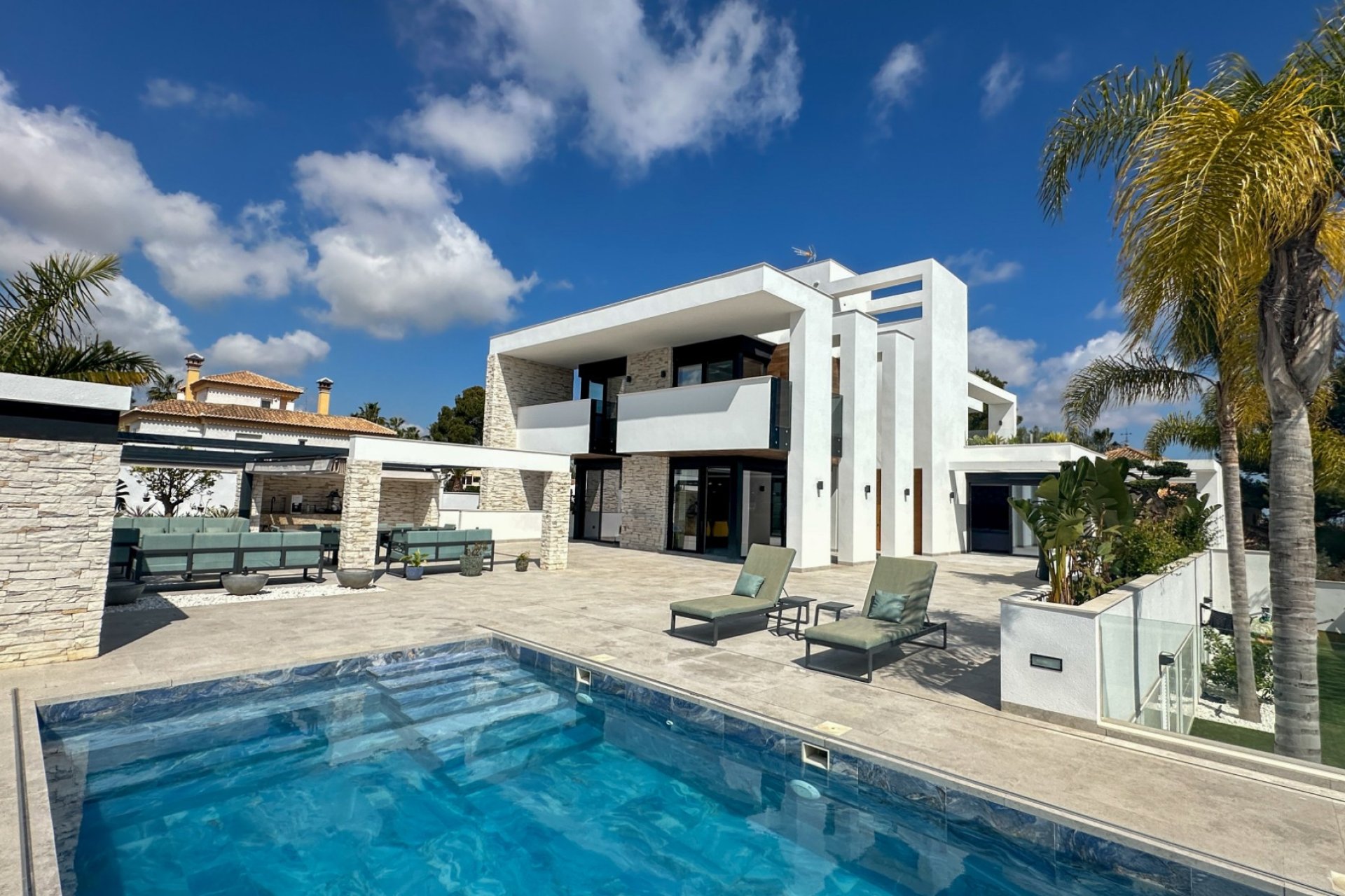 Resale - Villa -
Orihuela Costa - Villamartin