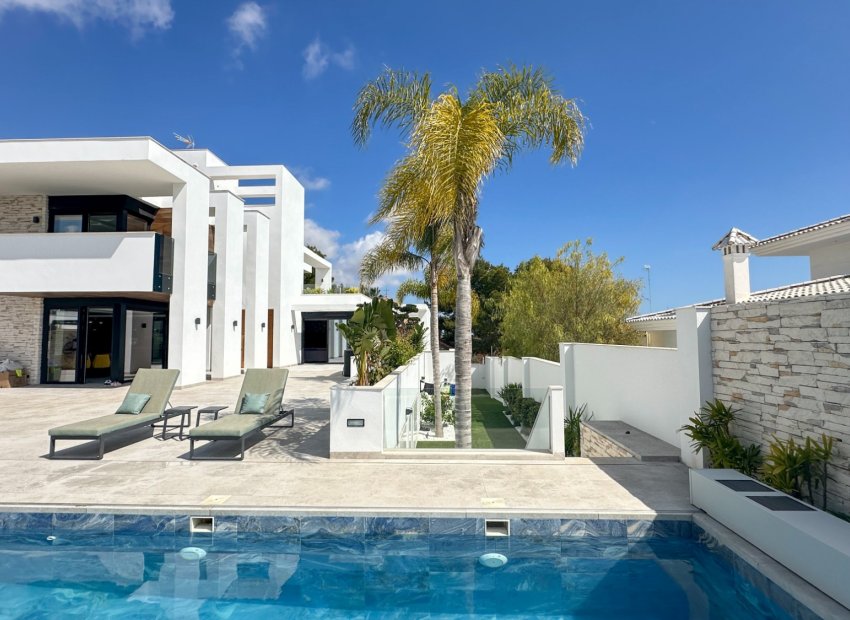Resale - Villa -
Orihuela Costa - Villamartin