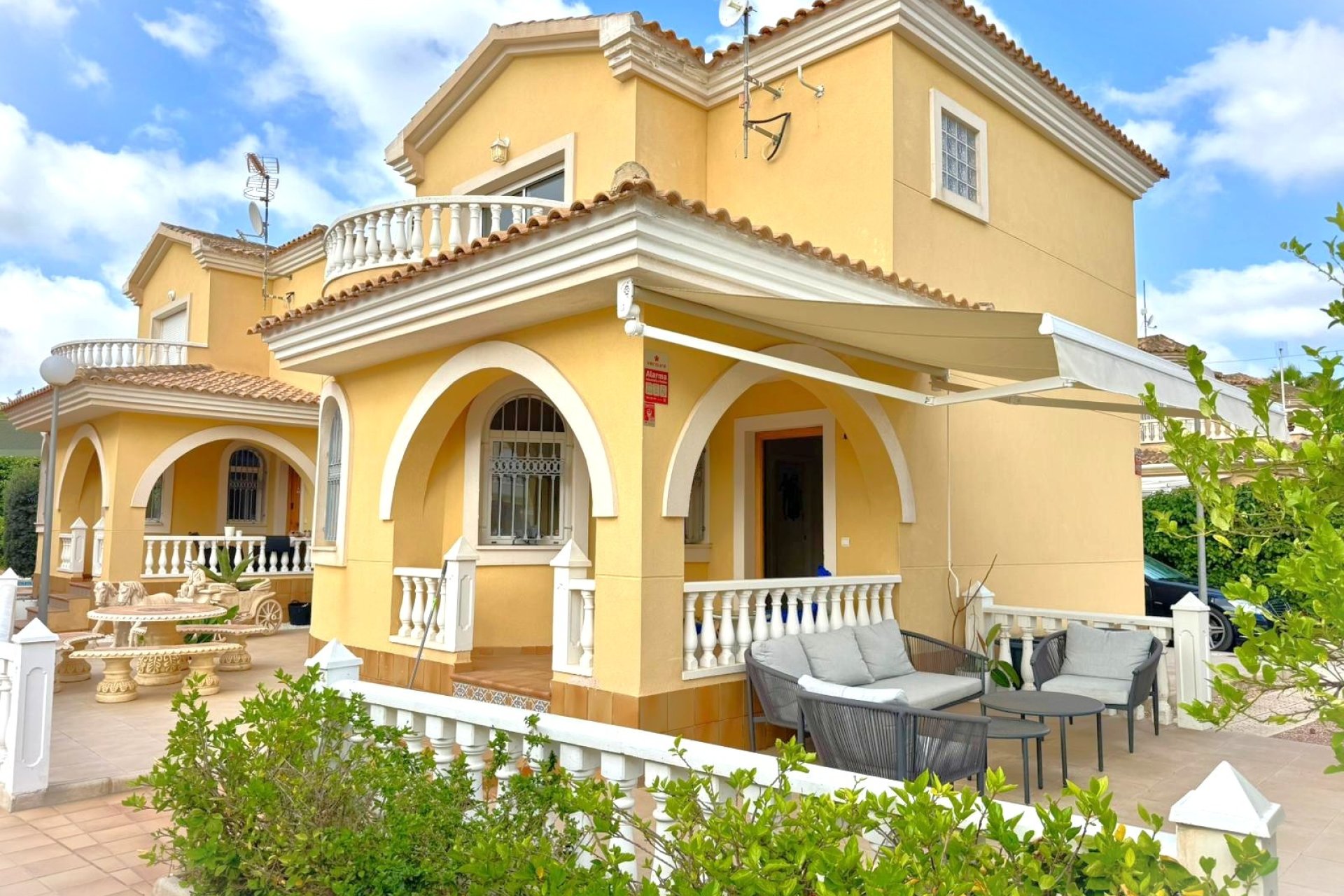 Resale - Villa -
Orihuela Costa - Villamartin