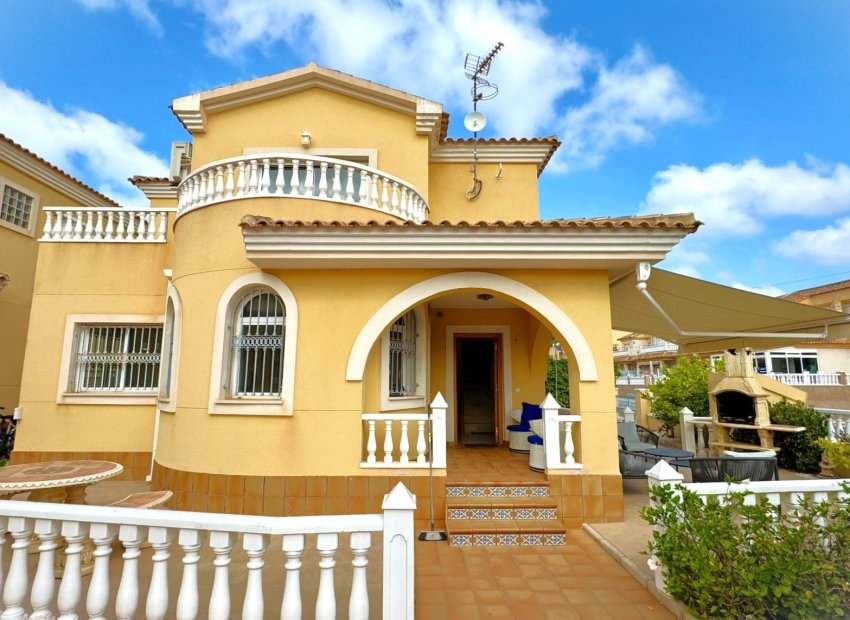 Resale - Villa -
Orihuela Costa - Villamartin