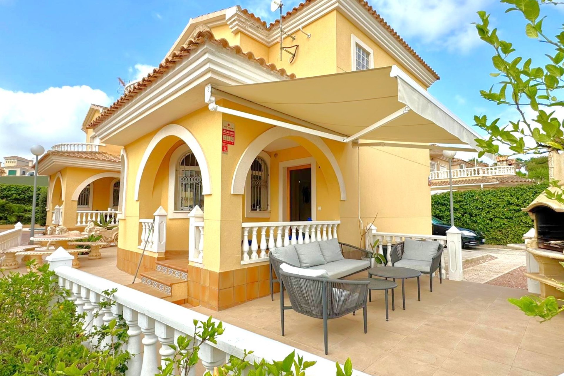 Resale - Villa -
Orihuela Costa - Villamartin