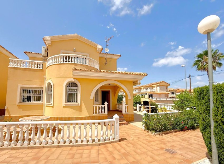 Resale - Villa -
Orihuela Costa - Villamartin