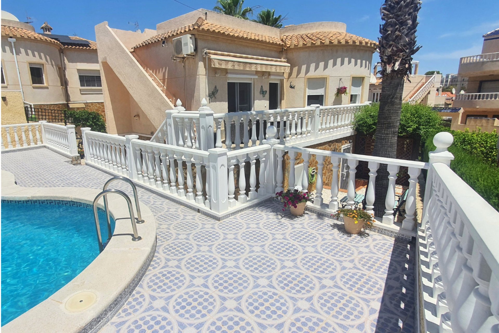 Resale - Villa -
Orihuela Costa - Villamartin