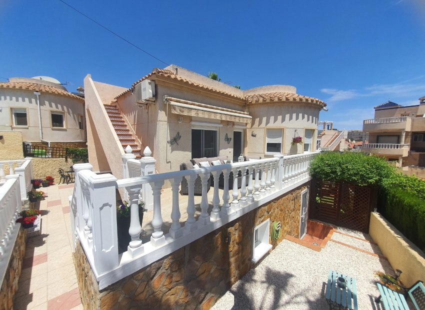 Resale - Villa -
Orihuela Costa - Villamartin