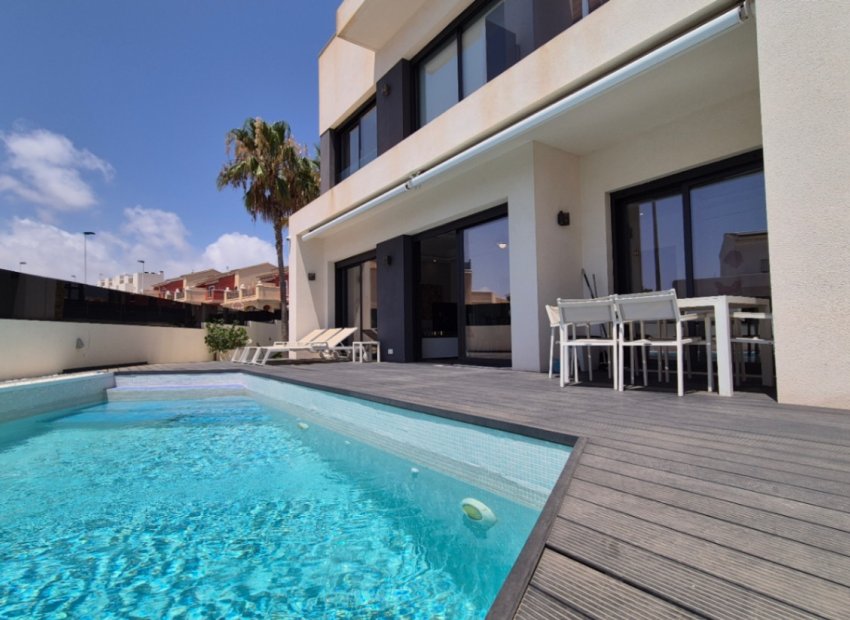 Resale - Villa -
Torrevieja - Costa Blanca Sur