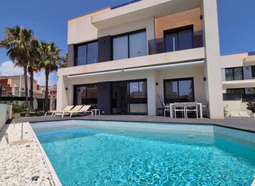 Resale - Villa -
Torrevieja - Costa Blanca Sur