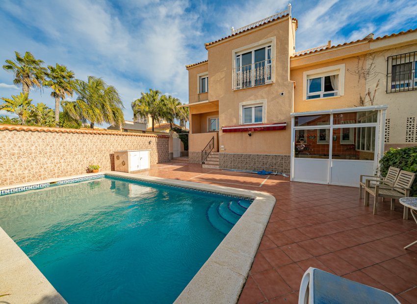 Resale - Villa -
Torrevieja - El Chaparral