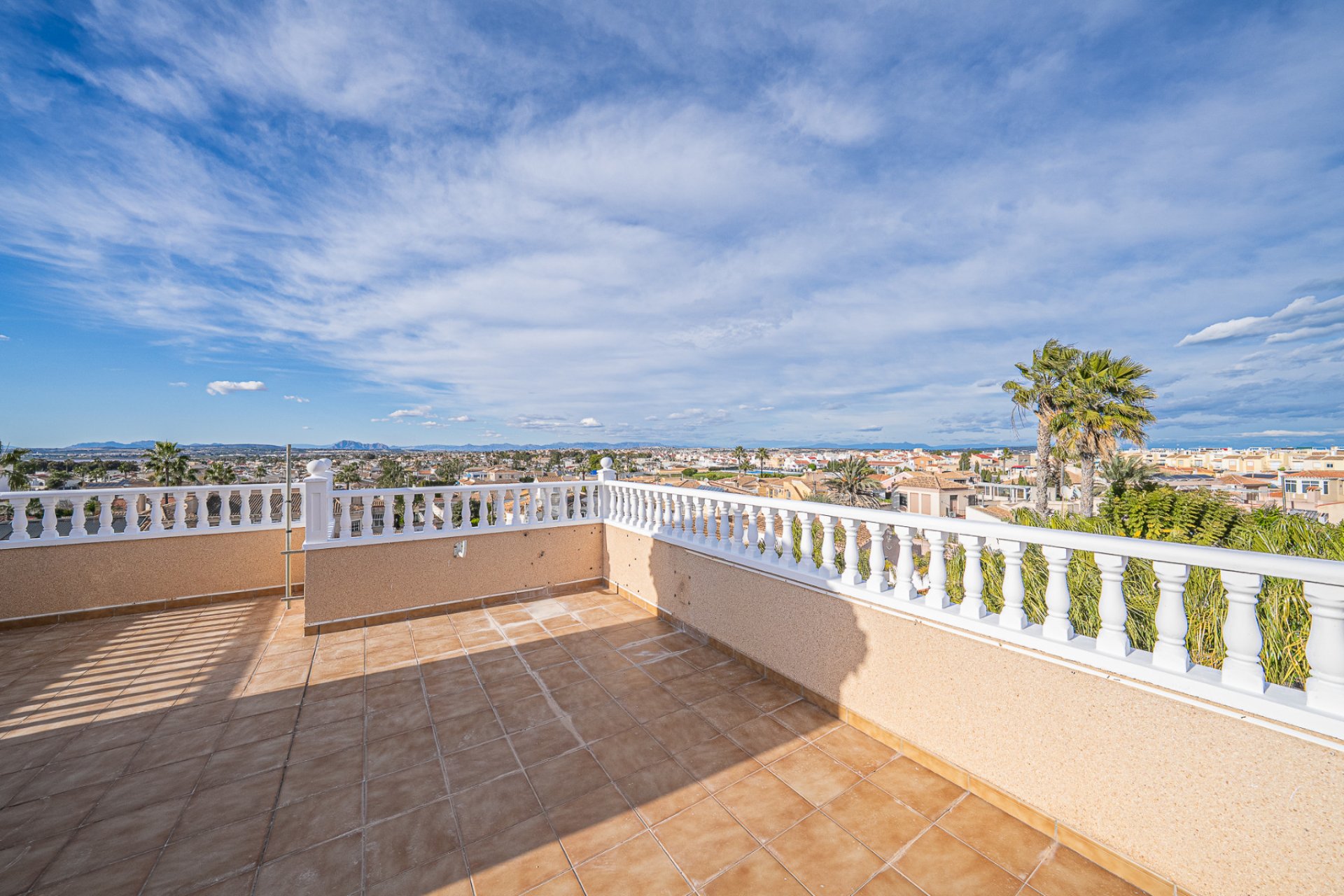 Resale - Villa -
Torrevieja - El Chaparral