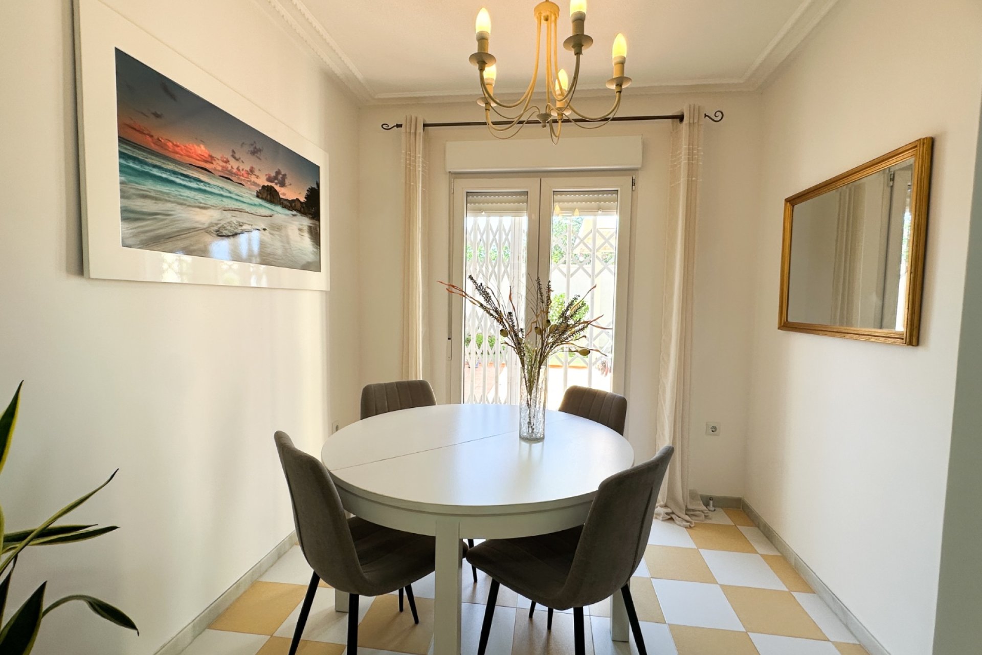 Resale - Villa -
Torrevieja - Nueva Torrevieja - Aguas Nuevas