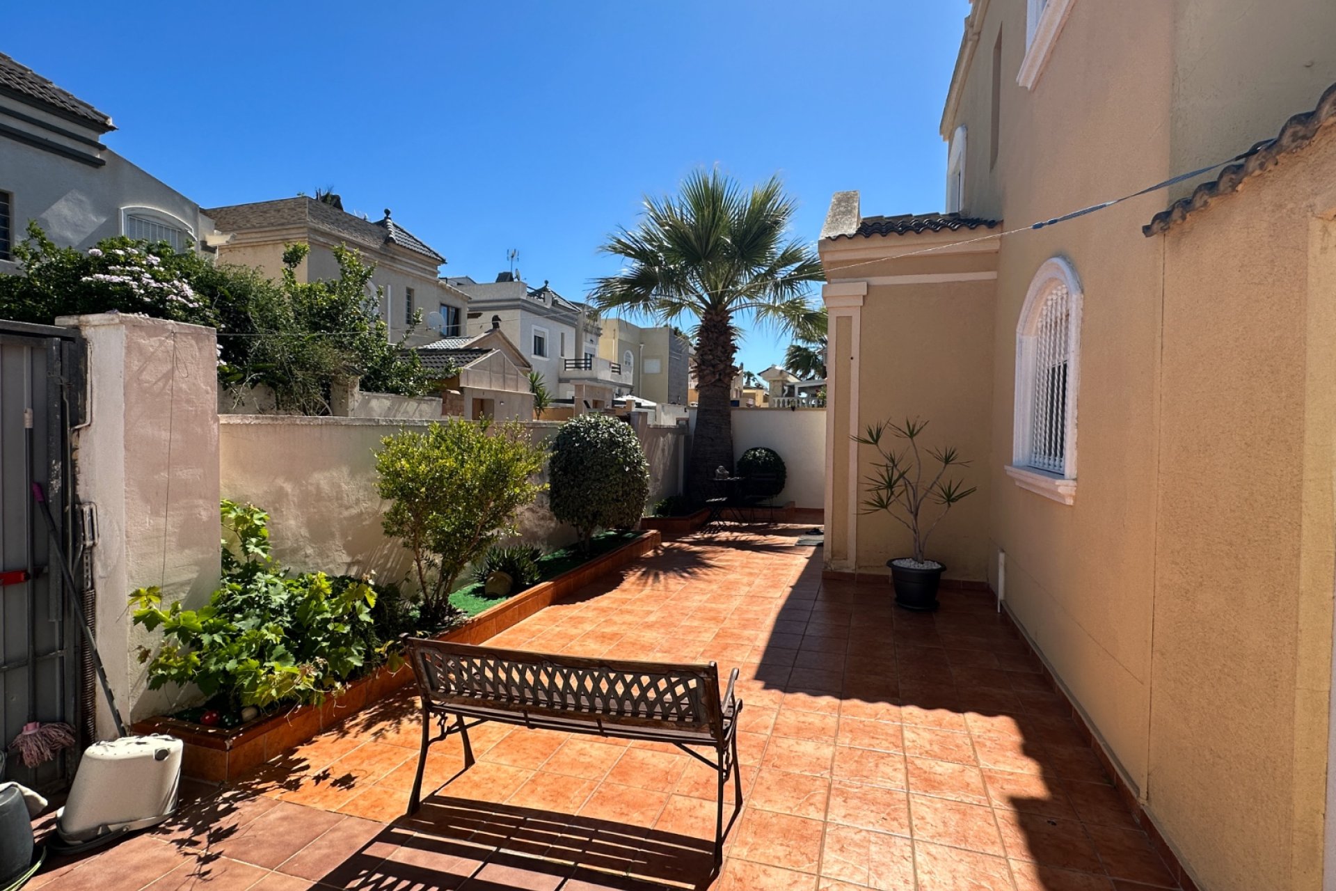 Resale - Villa -
Torrevieja - Nueva Torrevieja - Aguas Nuevas