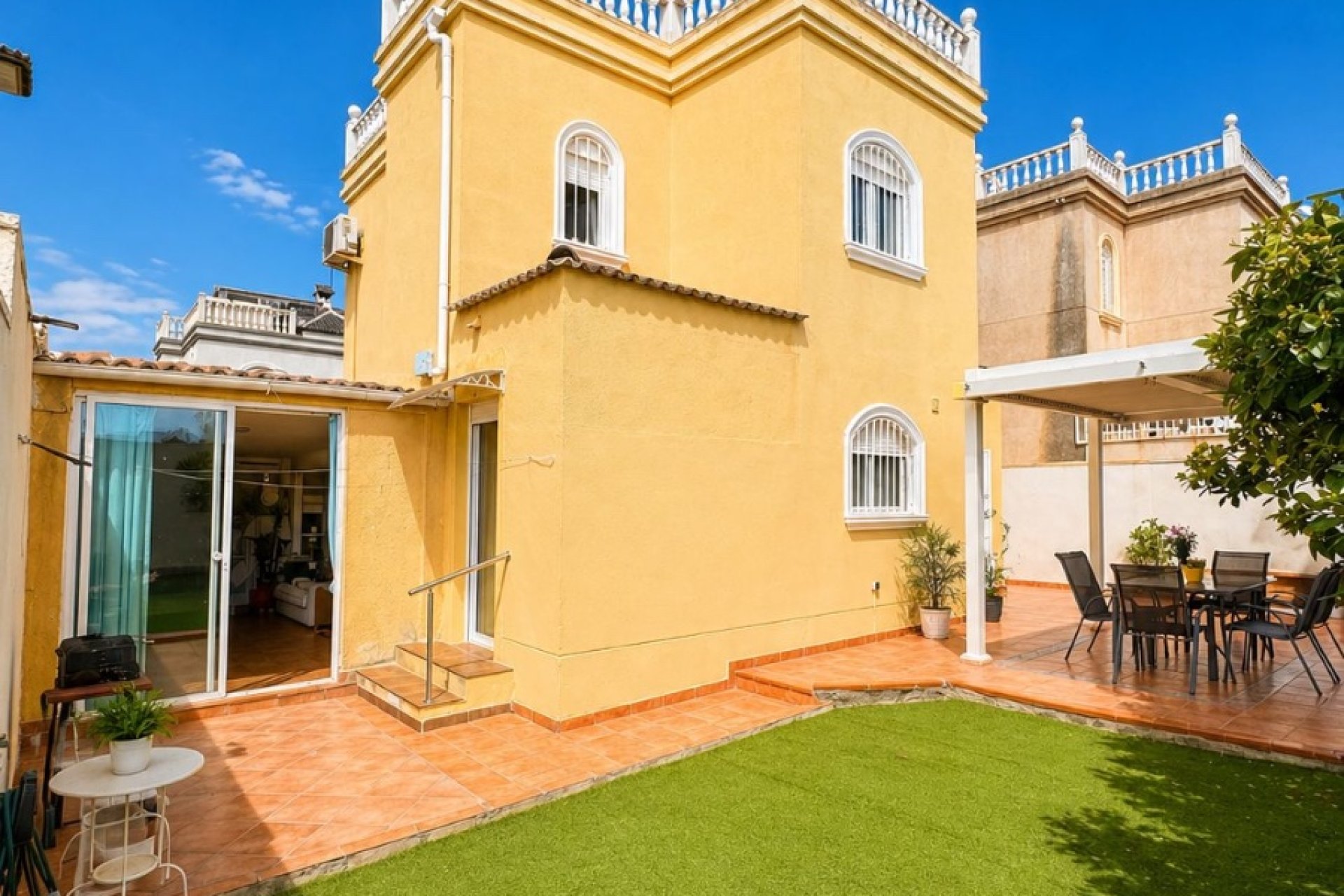 Resale - Villa -
Torrevieja - Nueva Torrevieja - Aguas Nuevas