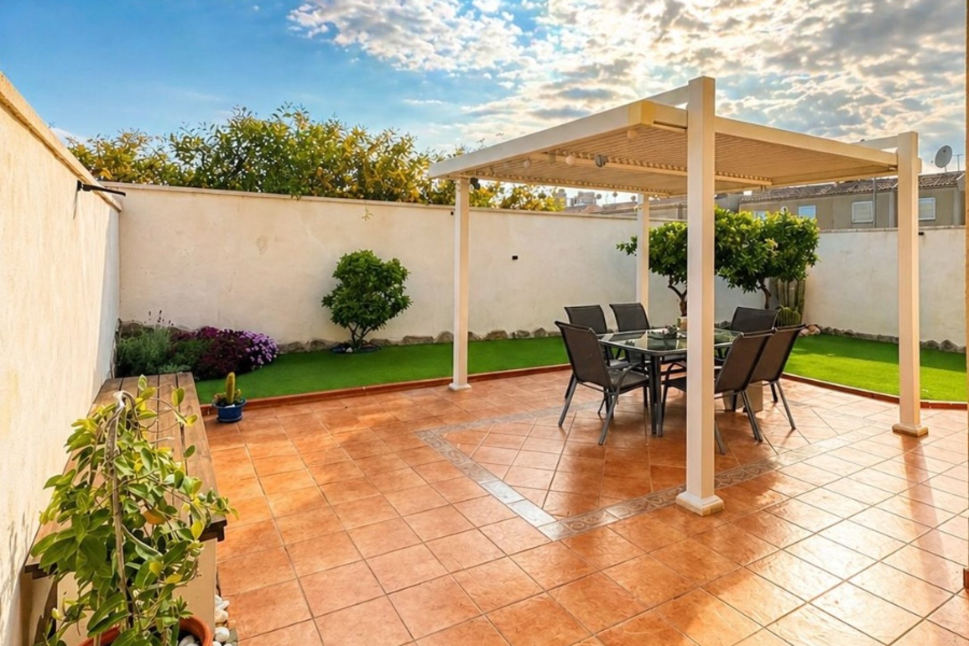 Resale - Villa -
Torrevieja - Nueva Torrevieja - Aguas Nuevas