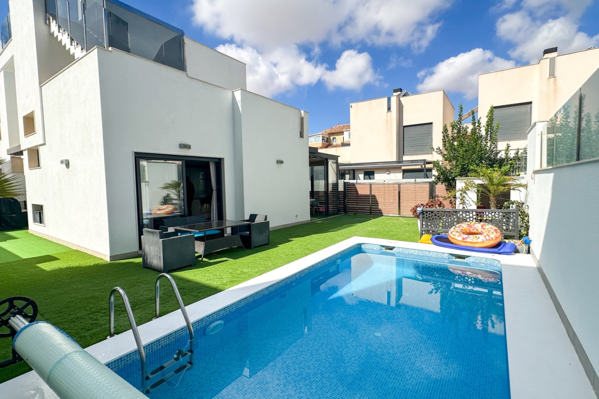 Resale - Villa -
Torrevieja - Nueva Torrevieja - Aguas Nuevas