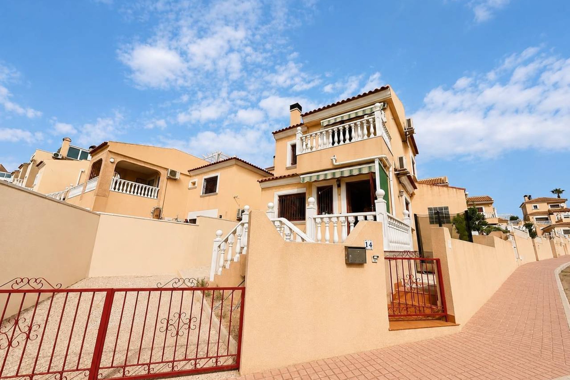 Resale - Villa -
Villamartín - Blue Lagoon