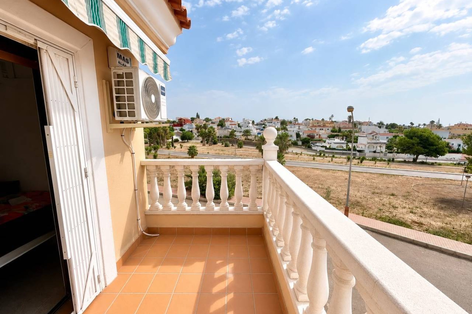 Resale - Villa -
Villamartín - Blue Lagoon