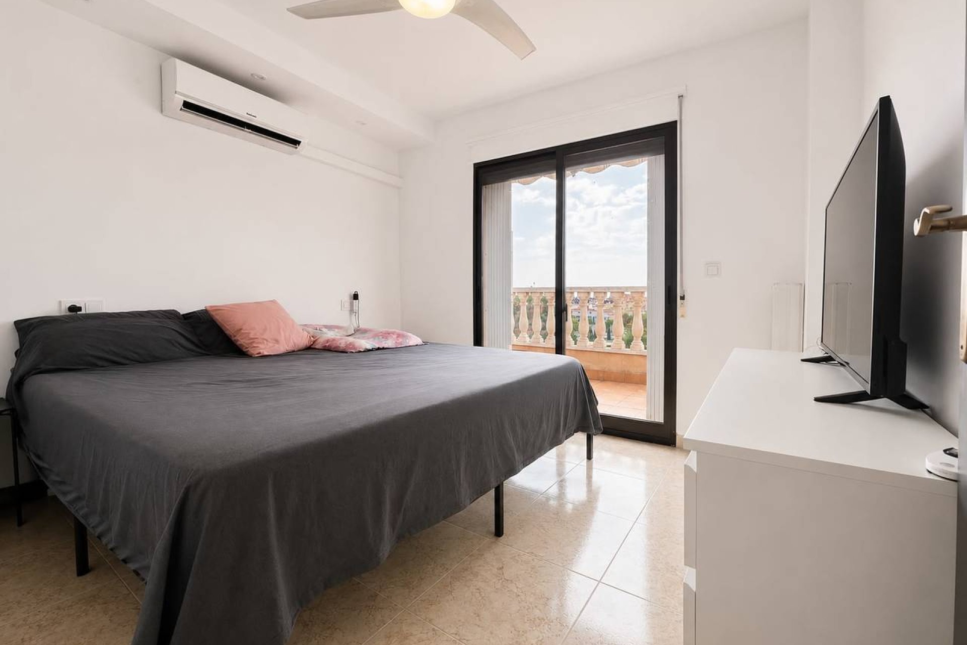 Resale - Villa -
Villamartín - Blue Lagoon