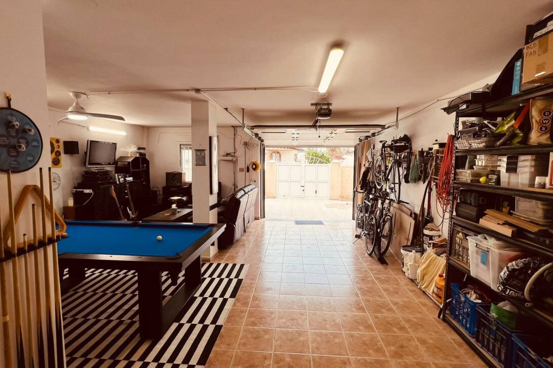 Resale - Villa -
Villamartín - Costa Blanca