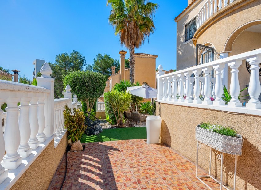 Resale - Villa -
Villamartin - Costa Blanca
