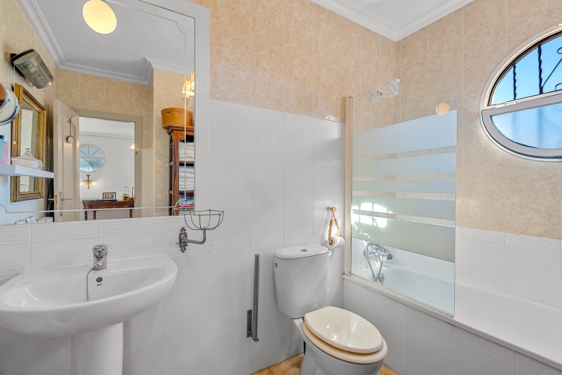 Resale - Villa -
Villamartin - Costa Blanca