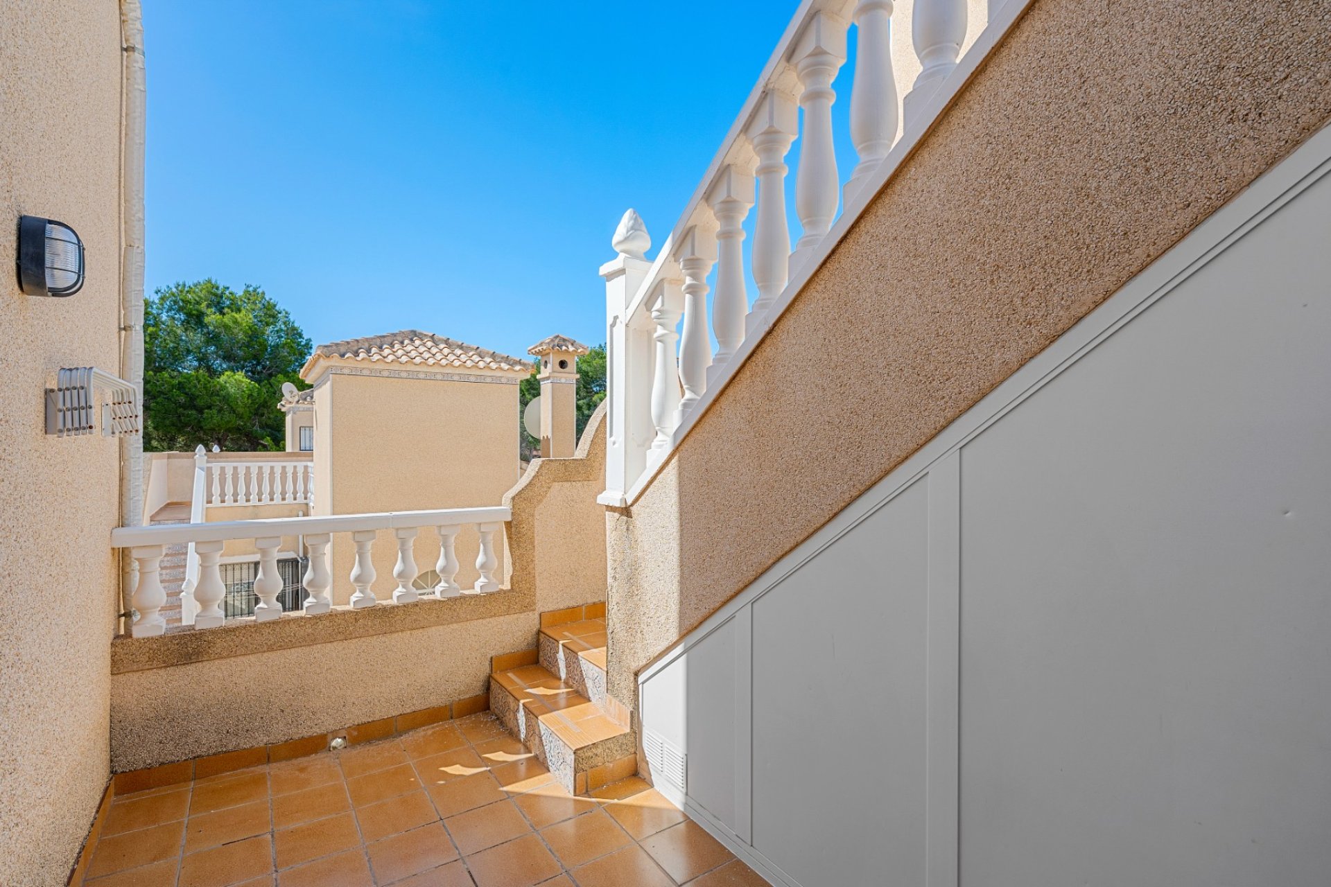 Resale - Villa -
Villamartin - Costa Blanca