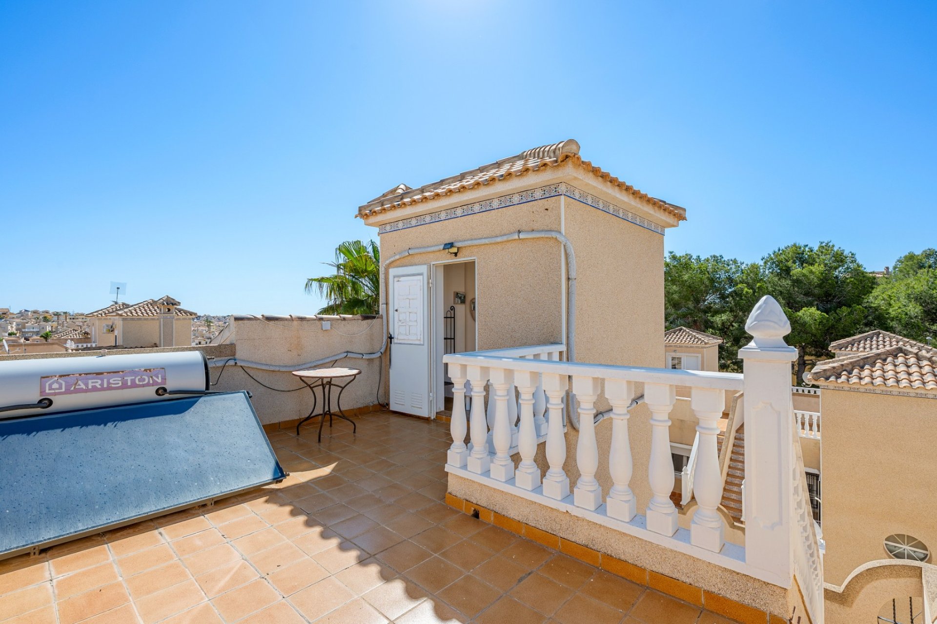 Resale - Villa -
Villamartin - Costa Blanca