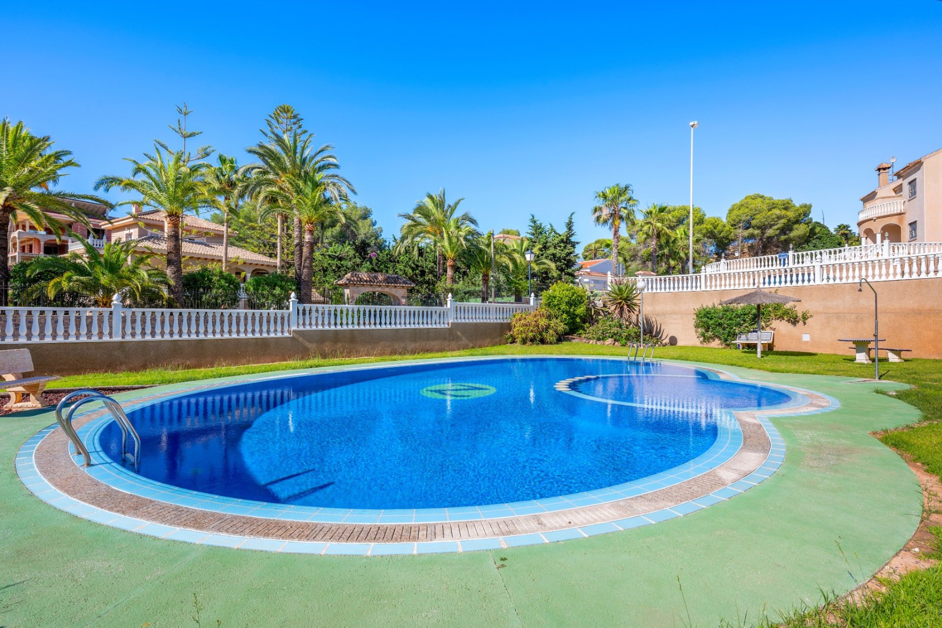 Resale - Villa -
Villamartin - Costa Blanca