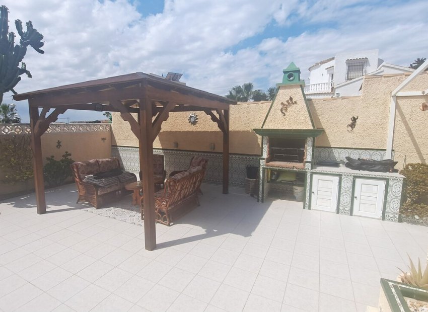 Resale - Villa -
Villamartín - El Presidente
