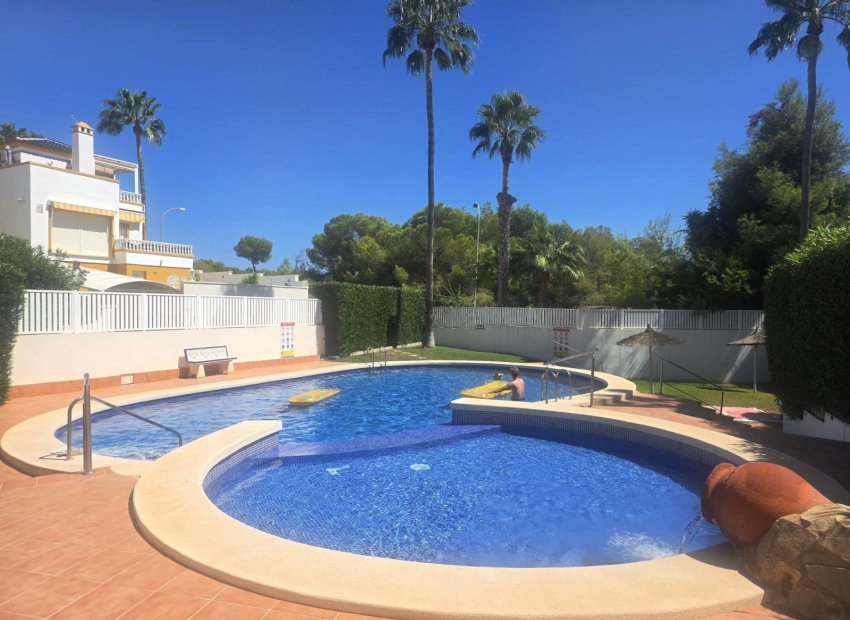 Resale - Villa -
Villamartín - La Rioja
