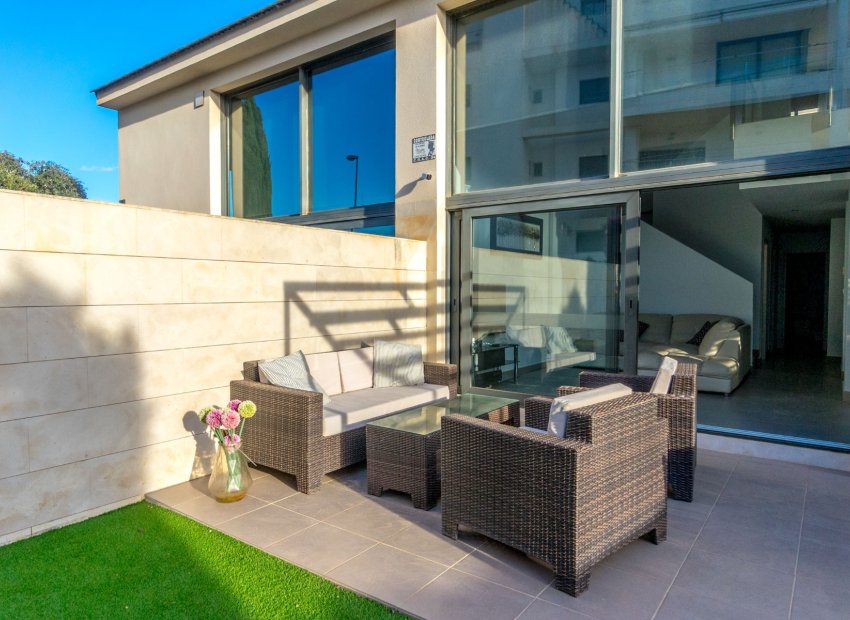 Resale - Villa -
Villamartín - Los Dolses