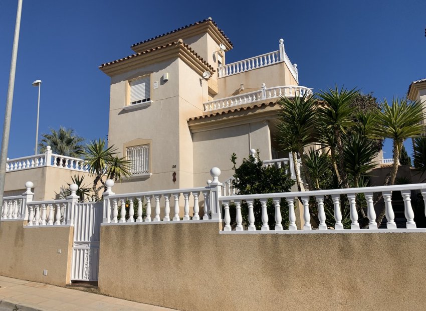 Resale - Villa -
Villamartin, Orihuela Costa