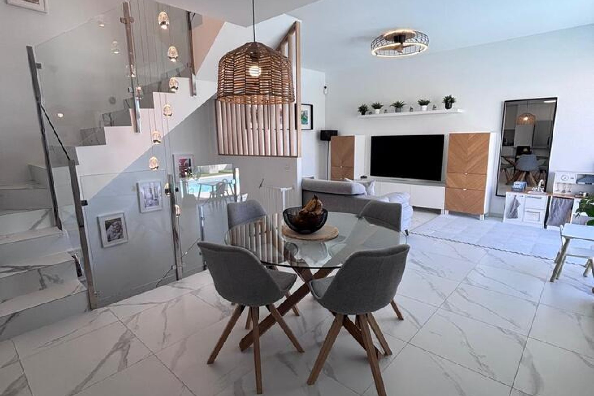 Resale - Villa -
Villamartín - PAU 8