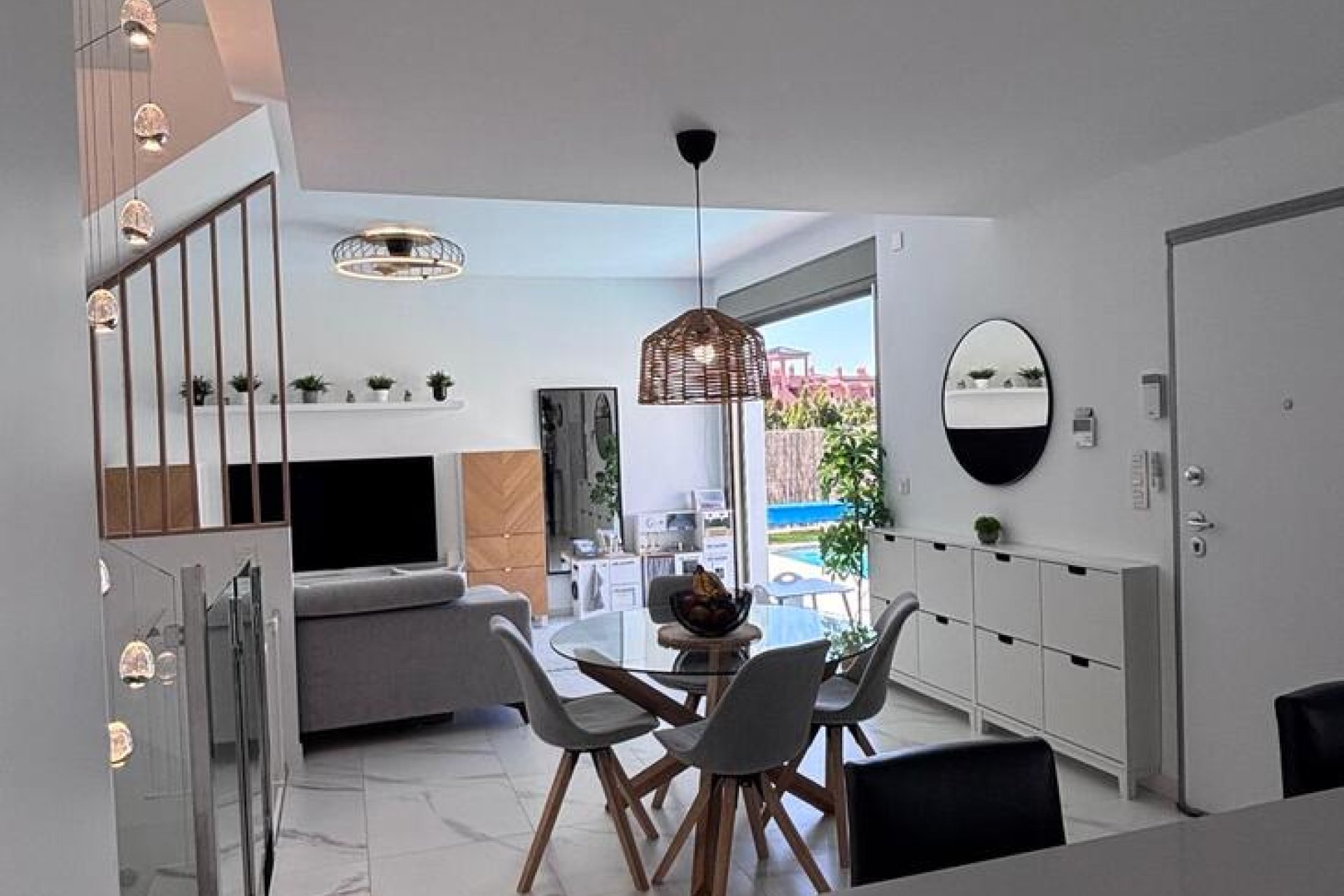 Resale - Villa -
Villamartín - PAU 8