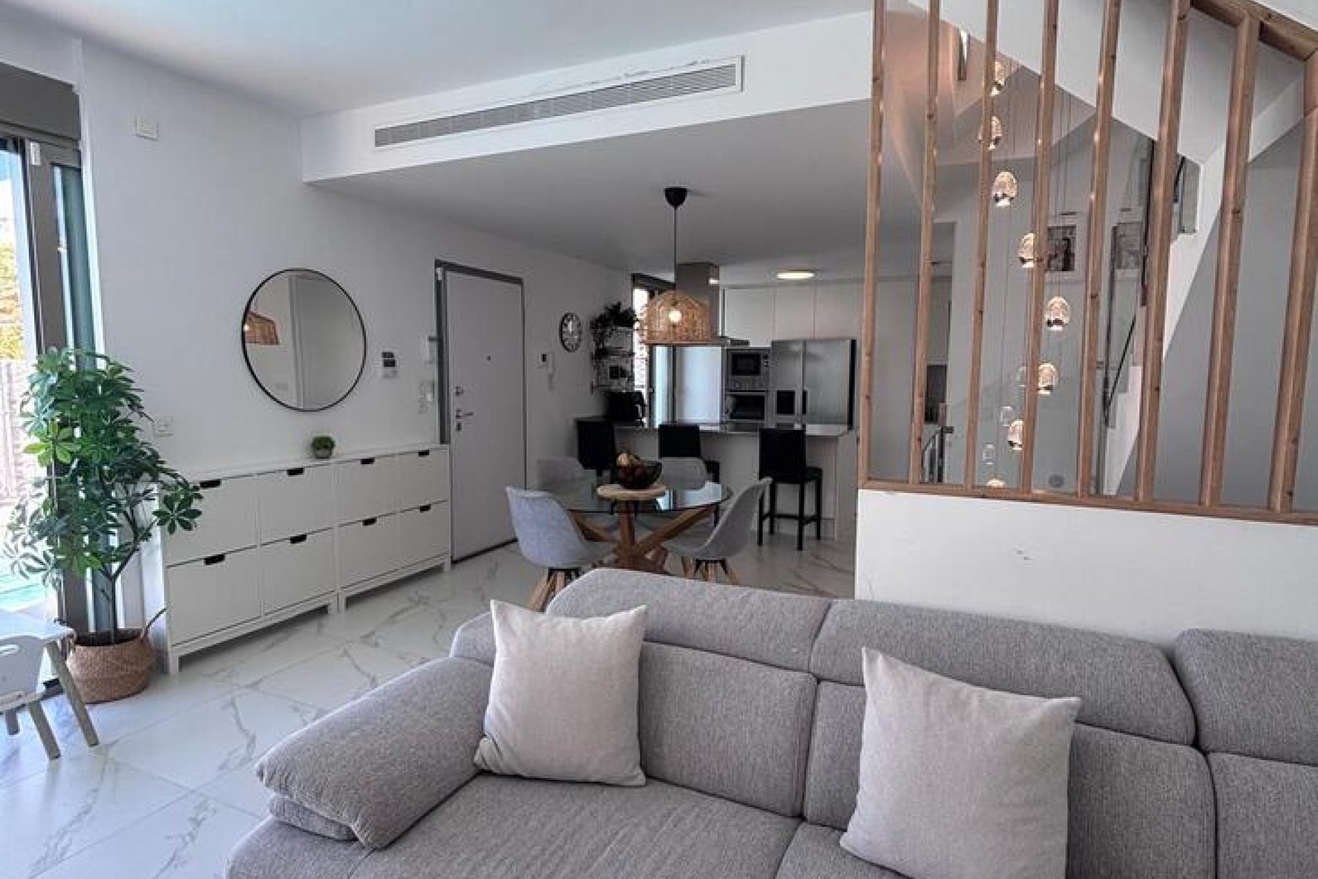 Resale - Villa -
Villamartín - PAU 8