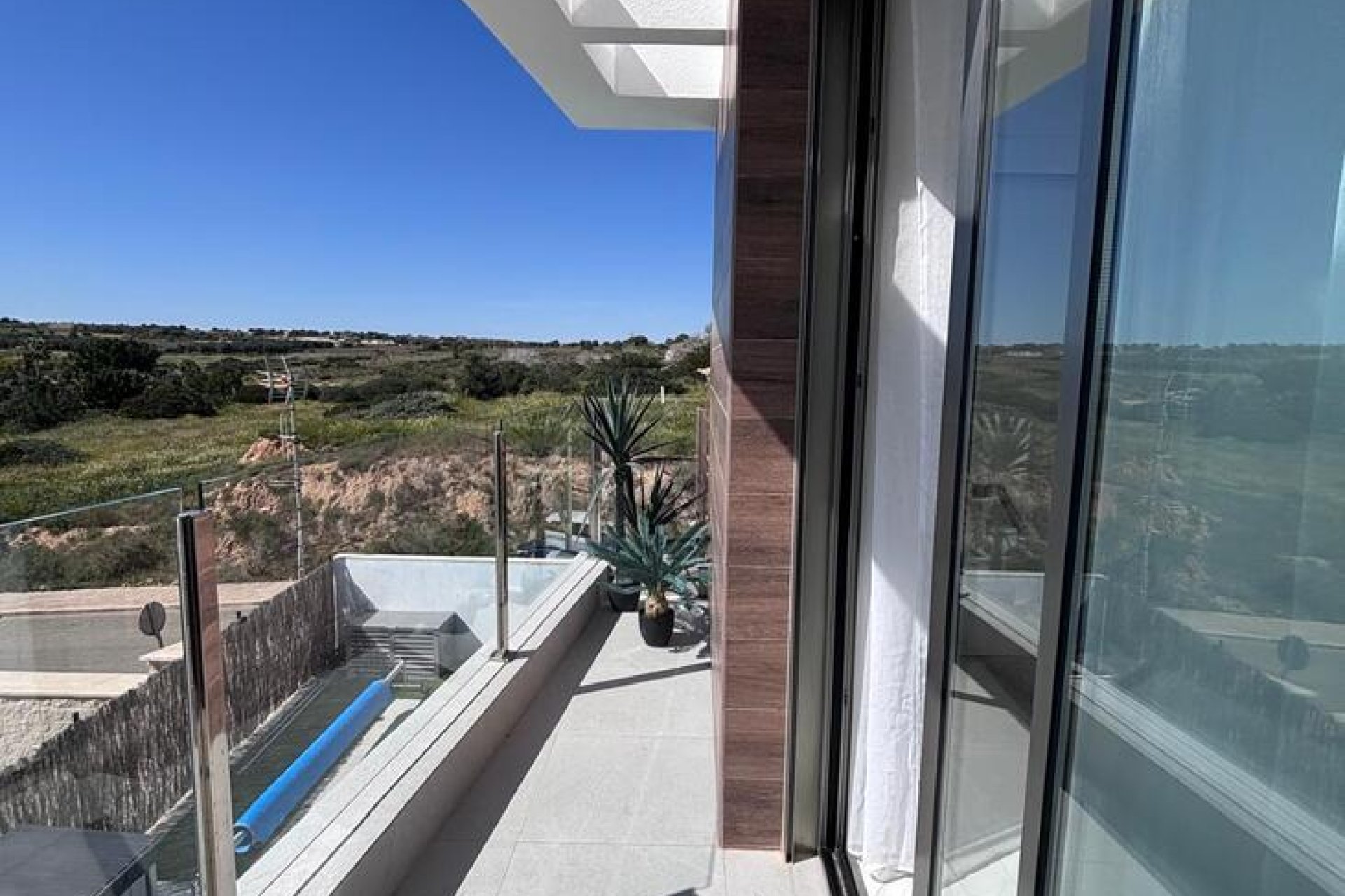 Resale - Villa -
Villamartín - PAU 8