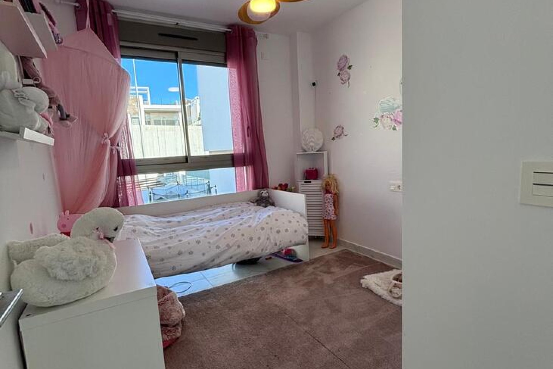 Resale - Villa -
Villamartín - PAU 8