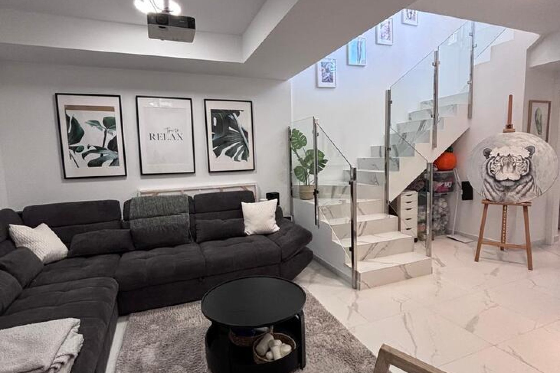 Resale - Villa -
Villamartín - PAU 8