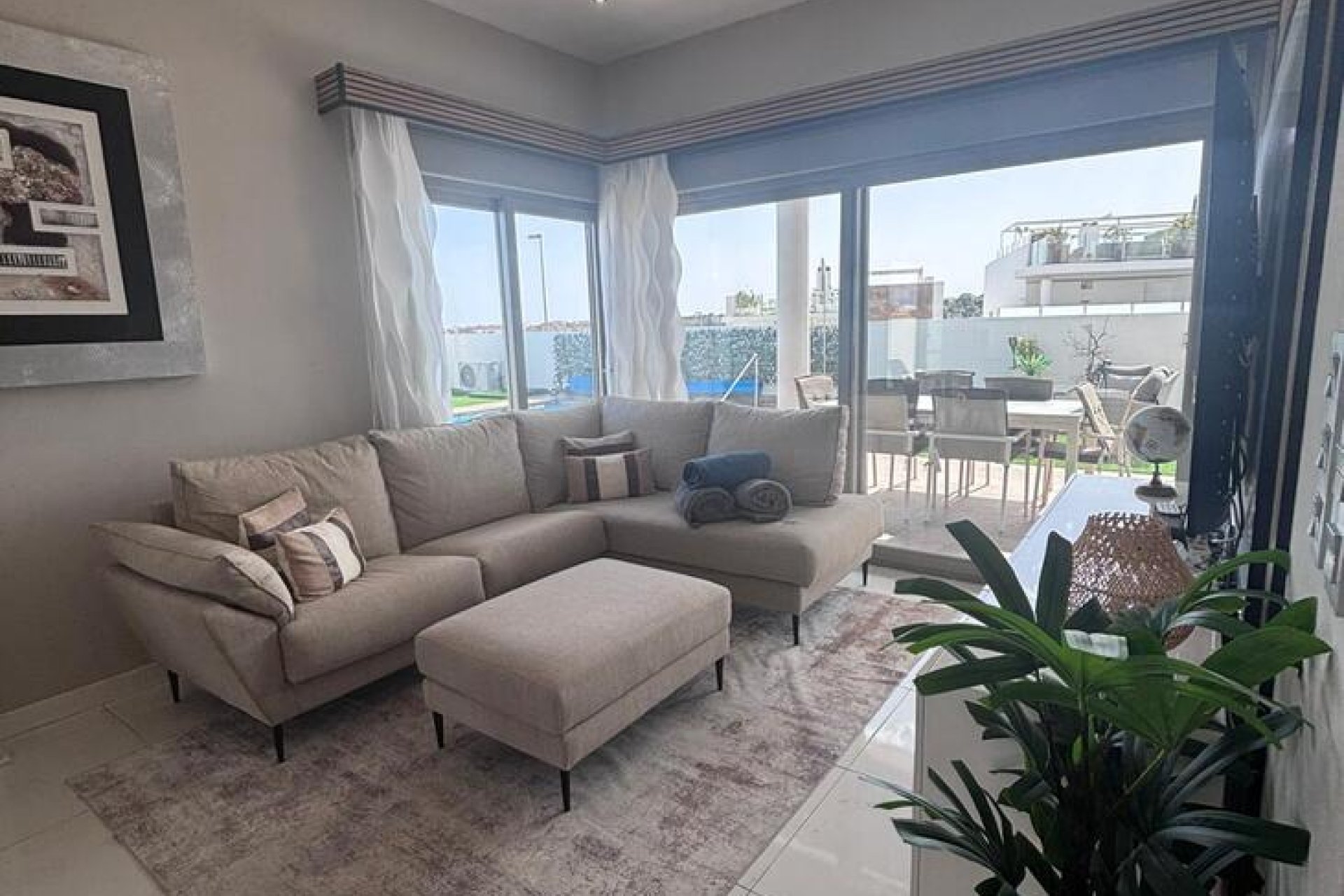 Resale - Villa -
Villamartín - PAU 8