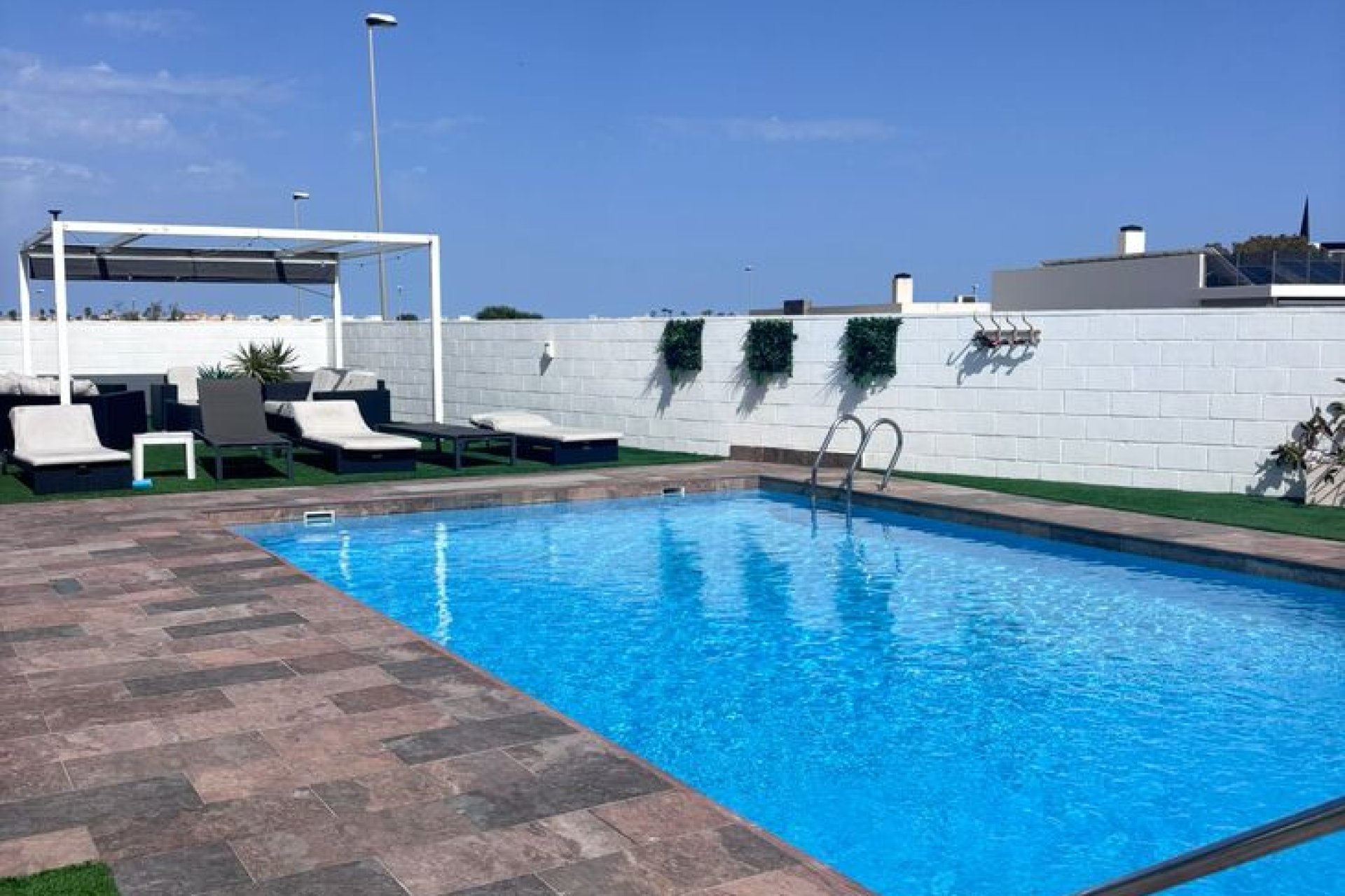 Resale - Villa -
Villamartín - PAU 8