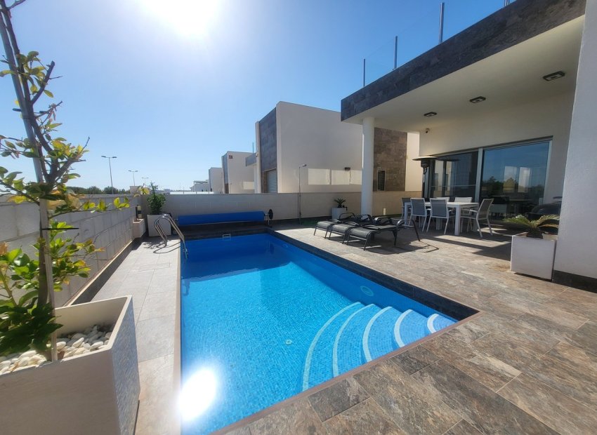 Resale - Villa -
Villamartín - Villamartin