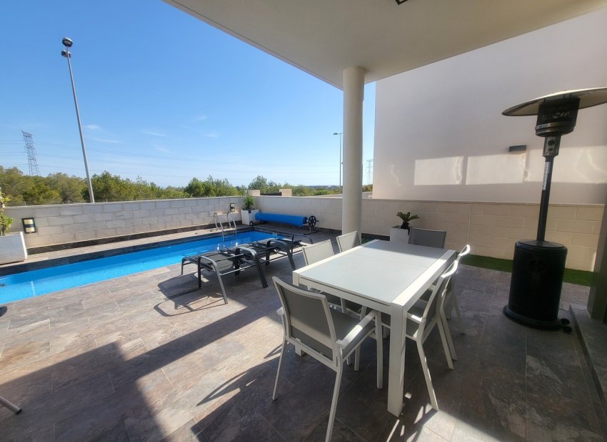 Resale - Villa -
Villamartín - Villamartin
