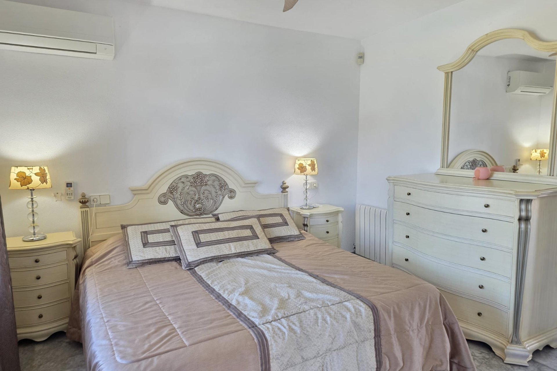 Resale - Villa -
Villamartín - Villamartin