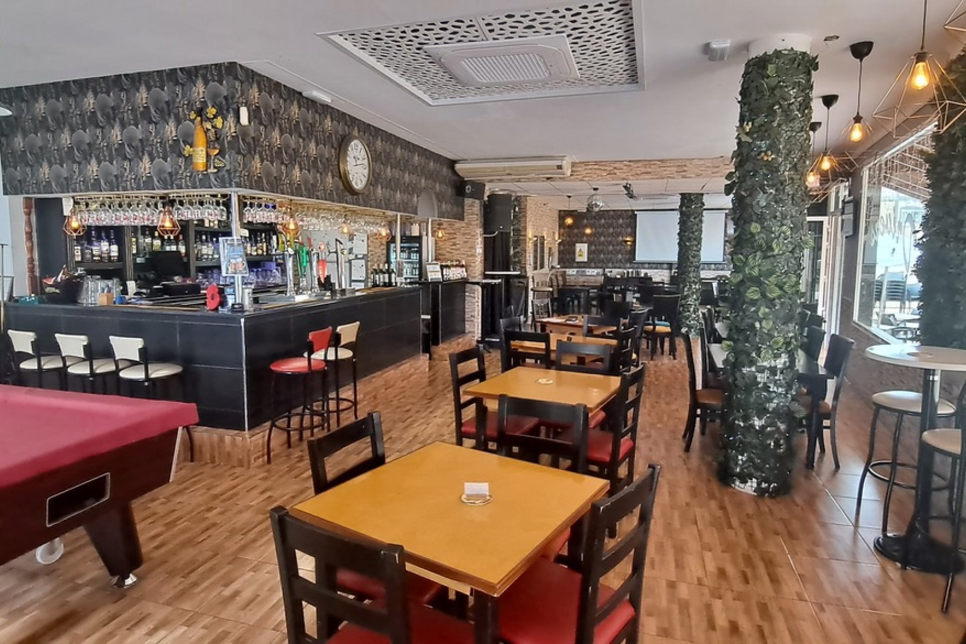 Revente - Commercial -
Villamartín - Orihuela Costa