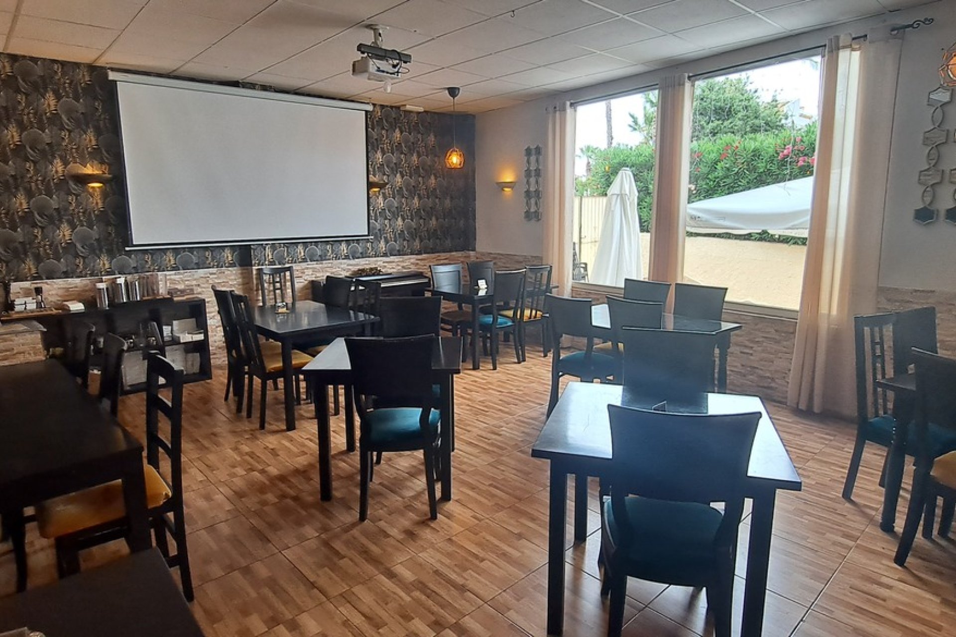 Revente - Commercial -
Villamartín - Orihuela Costa