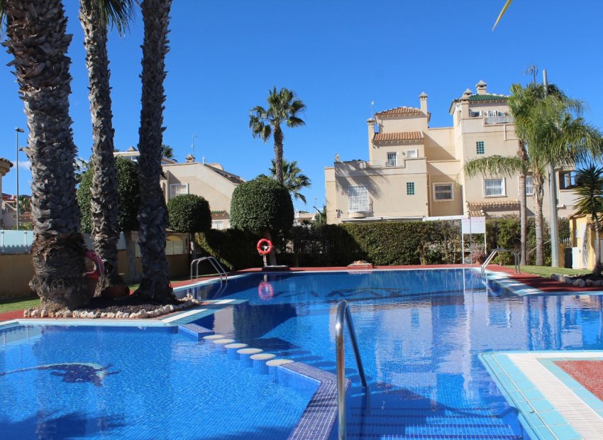 Revente - Quad House -
Villamartín - PAU 8