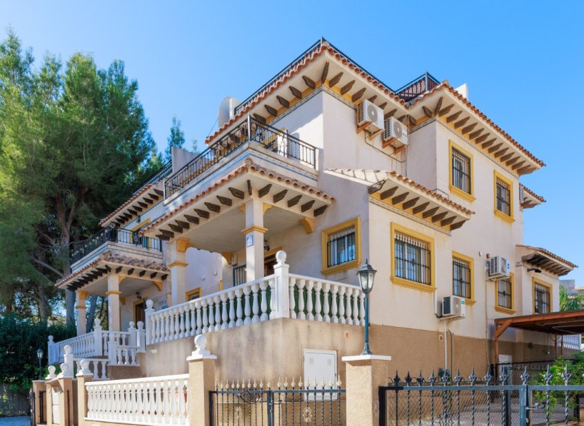 Revente - Semi - Detached Villa -
Villamartín - Pinada Golf