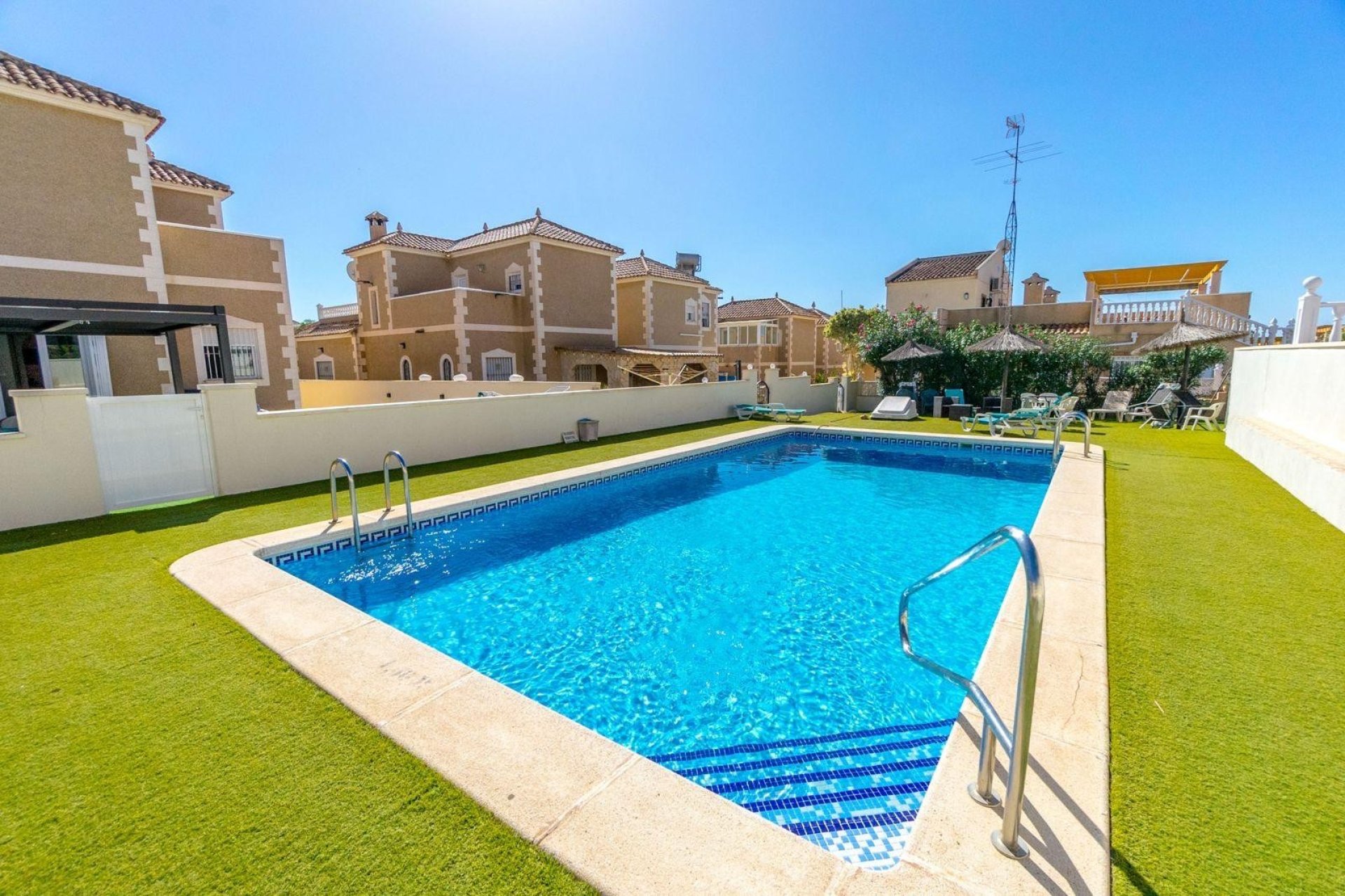 Revente - Villa -
Orihuela Costa - Villamartin